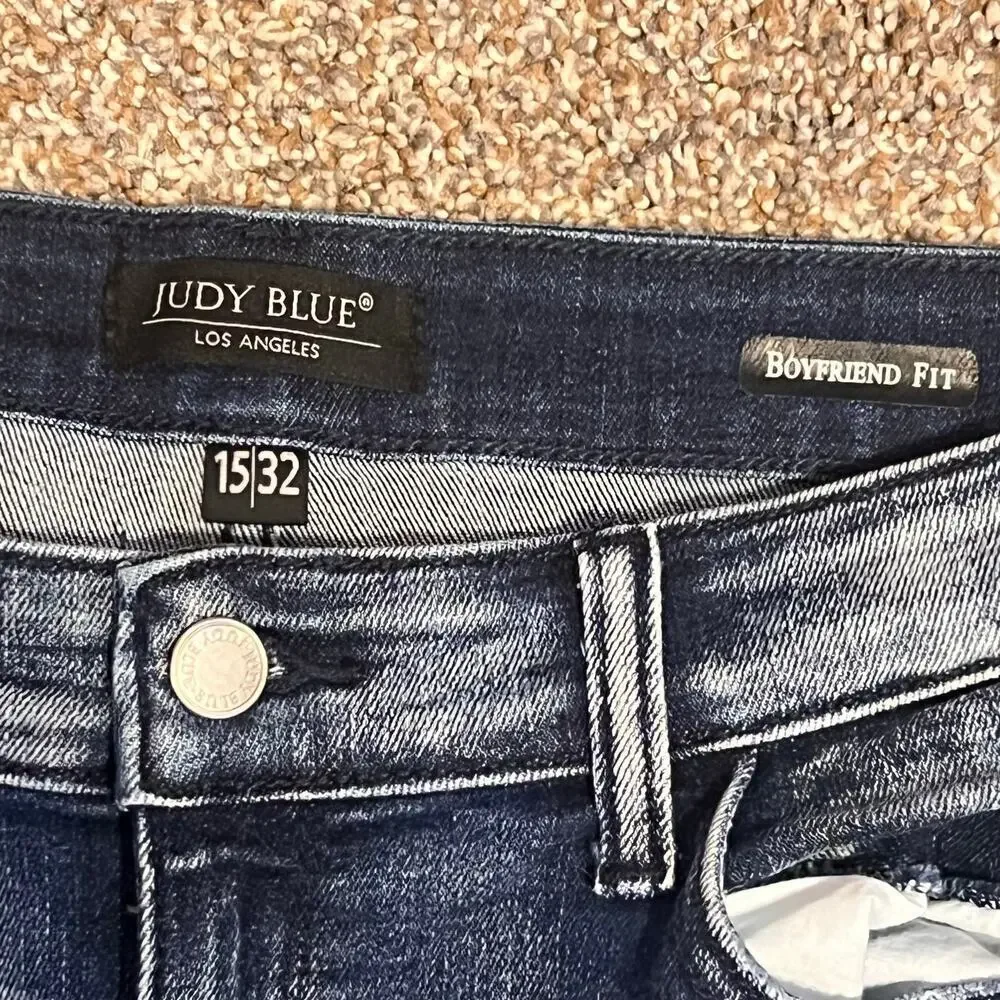 Judy Blue High Rise Distressed Boyfriend Jean. Size 15/32 - Picture 3 of 7